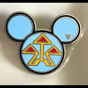Disney Wilderness Lodge Hidden Mickey Pin - Fun Icons Series 2008